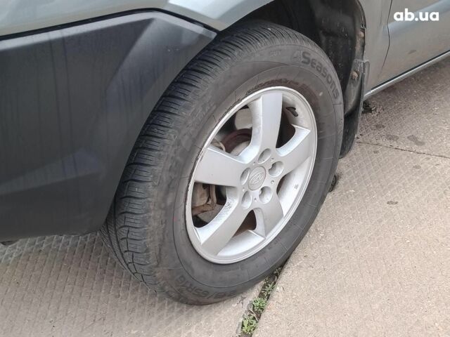 Сірий Хендай Туксон, об'ємом двигуна 2 л та пробігом 148 тис. км за 10390 $, фото 3 на Automoto.ua