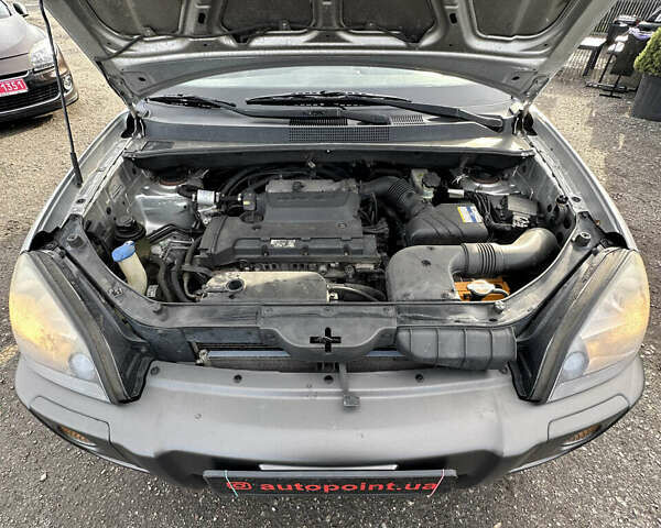 Сірий Хендай Туксон, об'ємом двигуна 1.98 л та пробігом 210 тис. км за 9999 $, фото 37 на Automoto.ua