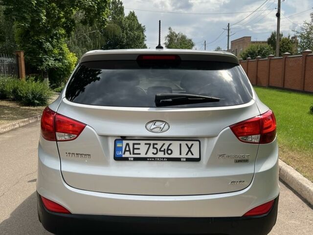 Серый Хендай Туксон, объемом двигателя 2.4 л и пробегом 164 тыс. км за 12500 $, фото 9 на Automoto.ua