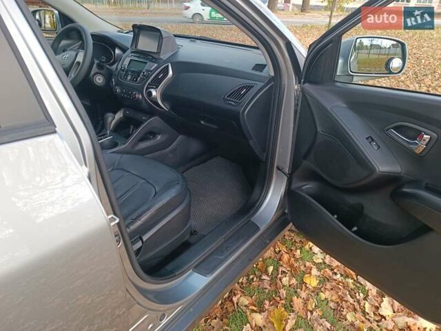 Сірий Хендай Туксон, об'ємом двигуна 2 л та пробігом 183 тис. км за 13900 $, фото 9 на Automoto.ua