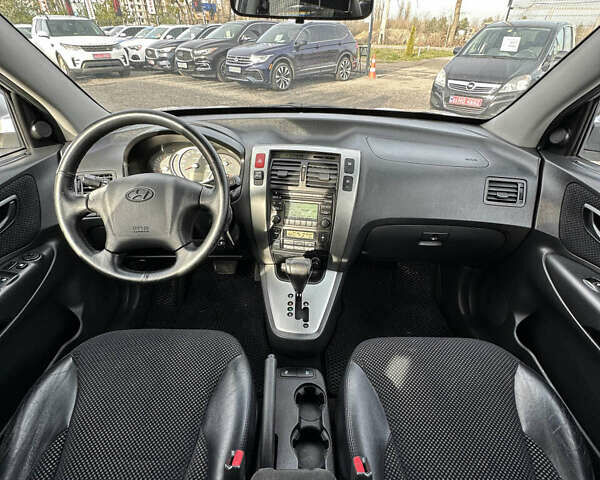 Сірий Хендай Туксон, об'ємом двигуна 1.98 л та пробігом 210 тис. км за 9999 $, фото 17 на Automoto.ua