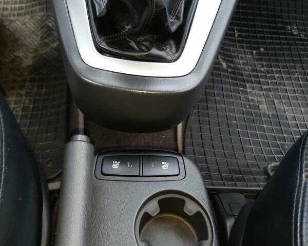 Хендай Туксон 2012 у Львові на Automoto.ua Сірий Хендай Туксон, об'ємом двигуна 2 л та пробігом 155 тис. км за 9000 $, фото 5 на Automoto.ua