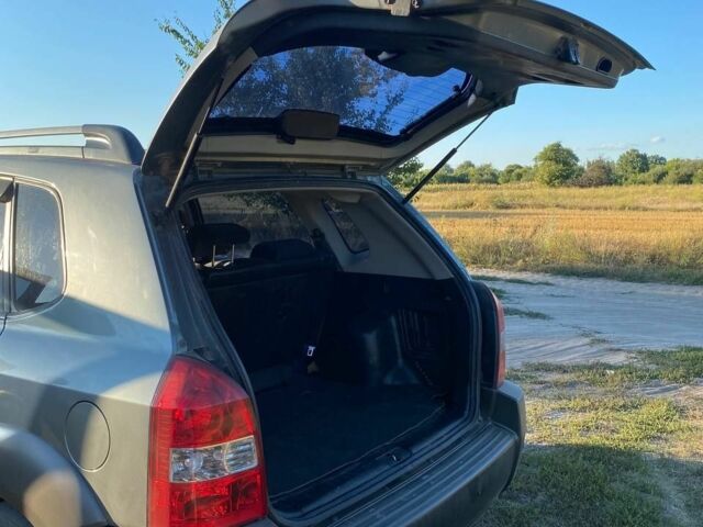 Сірий Хендай Туксон, об'ємом двигуна 2 л та пробігом 256 тис. км за 8900 $, фото 10 на Automoto.ua