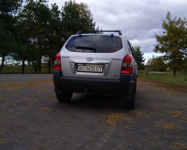 Хендай Туксон 2012 у Львові на Automoto.ua Сірий Хендай Туксон, об'ємом двигуна 2 л та пробігом 155 тис. км за 9000 $, фото 12 на Automoto.ua