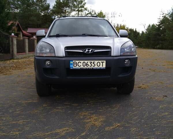 Хендай Туксон 2012 у Львові на Automoto.ua Сірий Хендай Туксон, об'ємом двигуна 2 л та пробігом 155 тис. км за 9000 $, фото 21 на Automoto.ua