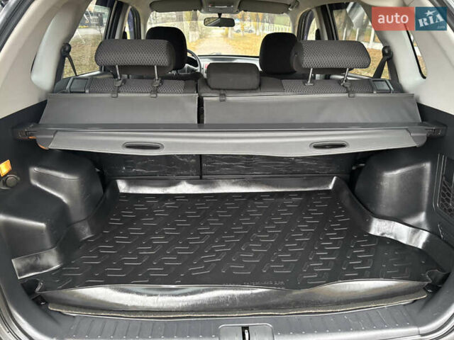 Серый Хендай Туксон, объемом двигателя 1.98 л и пробегом 77 тыс. км за 10500 $, фото 34 на Automoto.ua