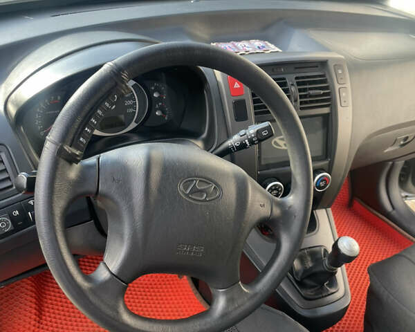 Хендай Туксон 2012 у Харкові на Automoto.ua Сірий Хендай Туксон, об'ємом двигуна 2 л та пробігом 148 тис. км за 10200 $, фото 2 на Automoto.ua