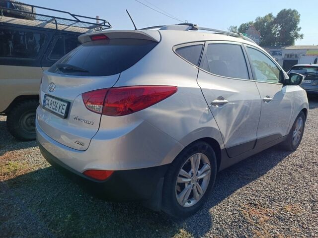 Серый Хендай Туксон, объемом двигателя 2.4 л и пробегом 248 тыс. км за 10600 $, фото 10 на Automoto.ua