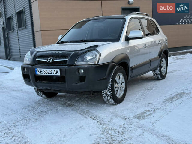 Сірий Хендай Туксон, об'ємом двигуна 2 л та пробігом 144 тис. км за 9300 $, фото 41 на Automoto.ua