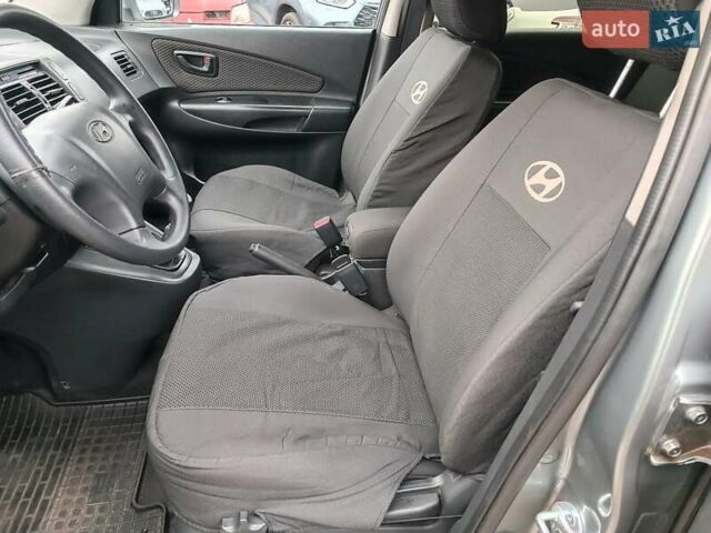 Серый Хендай Туксон, объемом двигателя 2 л и пробегом 148 тыс. км за 10390 $, фото 19 на Automoto.ua