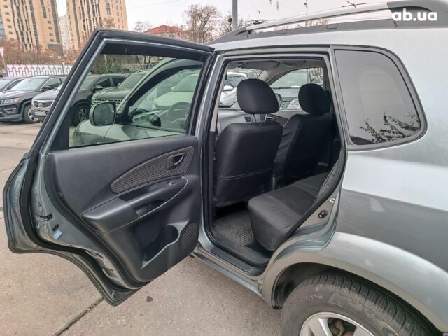 Сірий Хендай Туксон, об'ємом двигуна 2 л та пробігом 148 тис. км за 10390 $, фото 12 на Automoto.ua