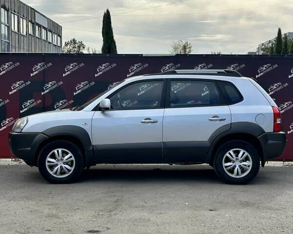 Хендай Туксон 2012 у Сумах на Automoto.ua Сірий Хендай Туксон, об'ємом двигуна 1.98 л та пробігом 210 тис. км за 9600 $, фото 4 на Automoto.ua