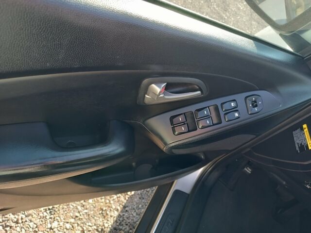 Серый Хендай Туксон, объемом двигателя 2.4 л и пробегом 248 тыс. км за 10600 $, фото 9 на Automoto.ua