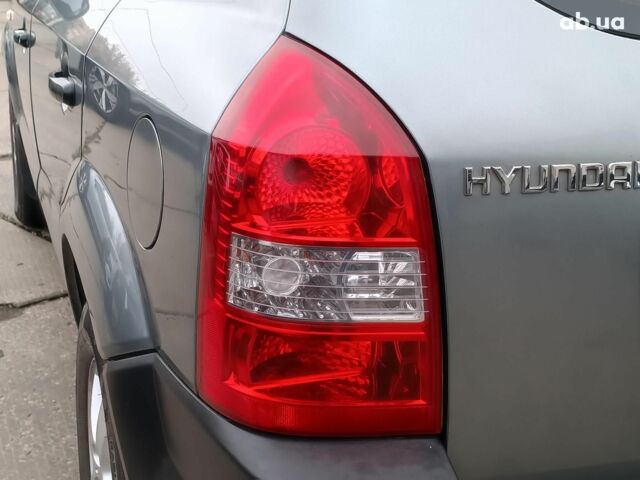 Сірий Хендай Туксон, об'ємом двигуна 2 л та пробігом 148 тис. км за 10390 $, фото 8 на Automoto.ua