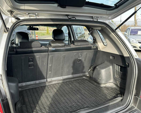 Сірий Хендай Туксон, об'ємом двигуна 1.98 л та пробігом 210 тис. км за 9999 $, фото 12 на Automoto.ua