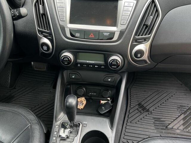 Серый Хендай Туксон, объемом двигателя 2.4 л и пробегом 164 тыс. км за 12500 $, фото 6 на Automoto.ua