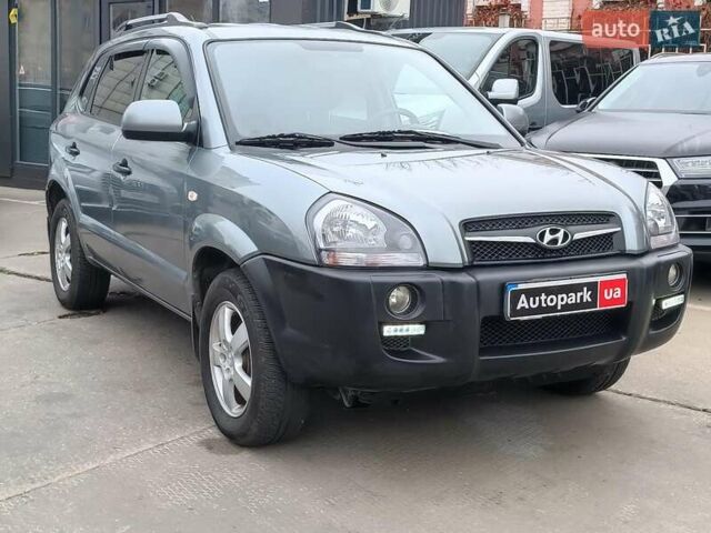 Серый Хендай Туксон, объемом двигателя 2 л и пробегом 148 тыс. км за 10390 $, фото 2 на Automoto.ua