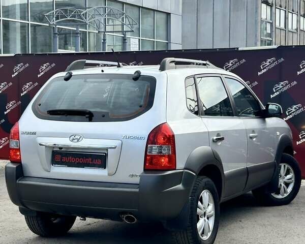 Хендай Туксон 2012 у Сумах на Automoto.ua Сірий Хендай Туксон, об'ємом двигуна 1.98 л та пробігом 210 тис. км за 9600 $, фото 5 на Automoto.ua