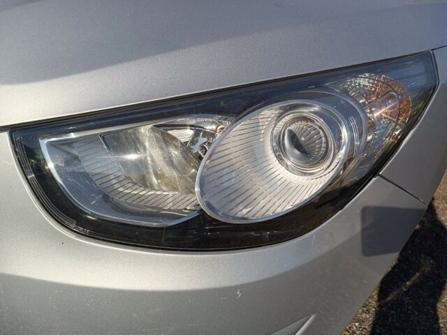 Серый Хендай Туксон, объемом двигателя 2.4 л и пробегом 248 тыс. км за 10600 $, фото 1 на Automoto.ua