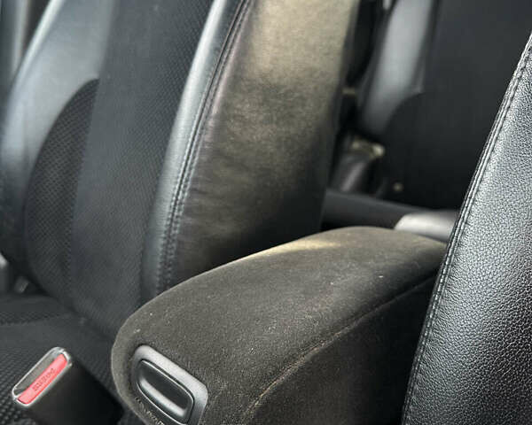 Сірий Хендай Туксон, об'ємом двигуна 1.98 л та пробігом 210 тис. км за 9999 $, фото 36 на Automoto.ua