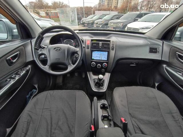 Сірий Хендай Туксон, об'ємом двигуна 2 л та пробігом 148 тис. км за 10390 $, фото 14 на Automoto.ua