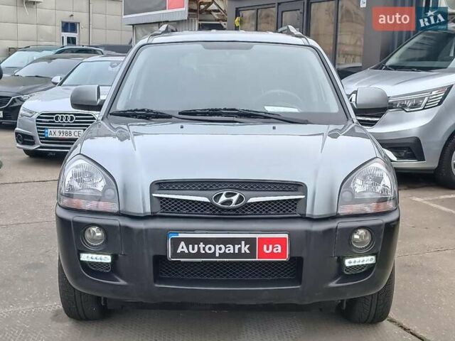 Серый Хендай Туксон, объемом двигателя 2 л и пробегом 148 тыс. км за 10390 $, фото 1 на Automoto.ua