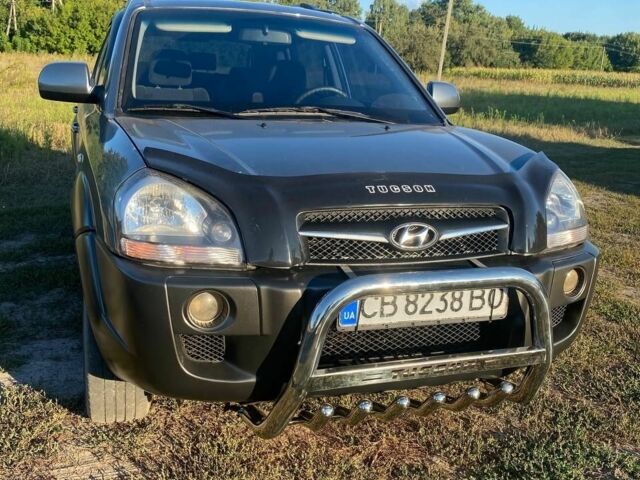 Сірий Хендай Туксон, об'ємом двигуна 2 л та пробігом 256 тис. км за 8900 $, фото 8 на Automoto.ua