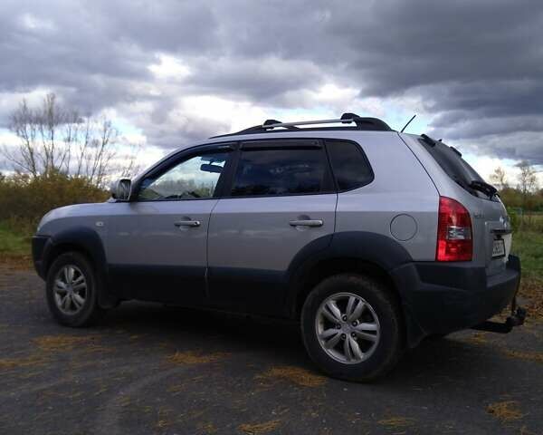 Хендай Туксон 2012 у Львові на Automoto.ua Сірий Хендай Туксон, об'ємом двигуна 2 л та пробігом 155 тис. км за 9000 $, фото 6 на Automoto.ua