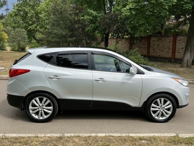 Серый Хендай Туксон, объемом двигателя 2.4 л и пробегом 164 тыс. км за 12500 $, фото 7 на Automoto.ua