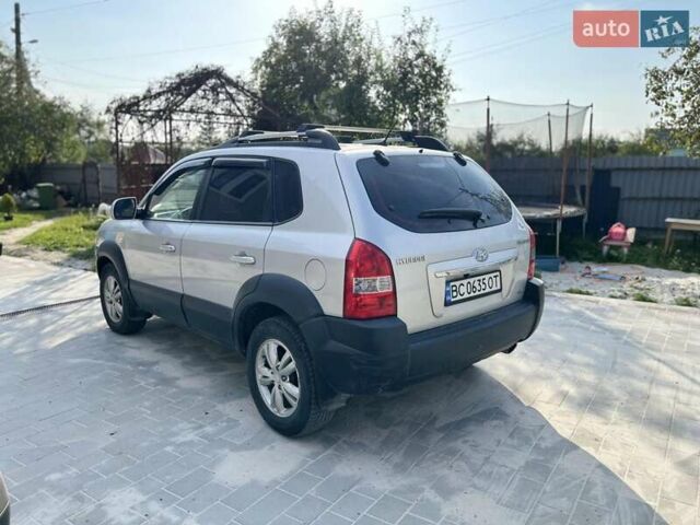 Хендай Туксон 2012 у Львові на Automoto.ua Сірий Хендай Туксон, об'ємом двигуна 2 л та пробігом 155 тис. км за 9000 $, фото 1 на Automoto.ua