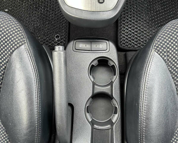 Сірий Хендай Туксон, об'ємом двигуна 1.98 л та пробігом 210 тис. км за 9999 $, фото 27 на Automoto.ua