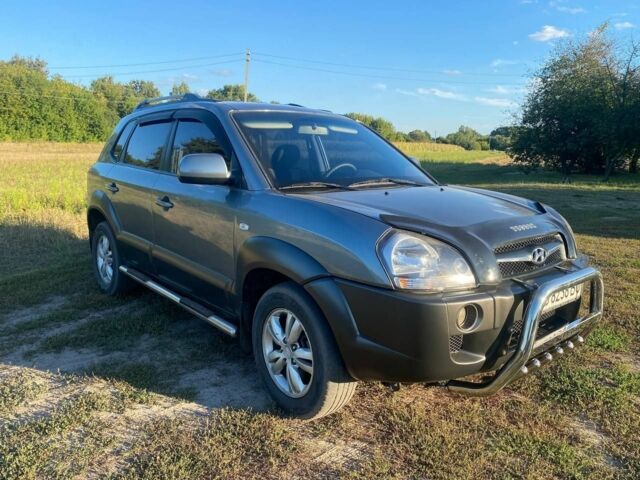 Сірий Хендай Туксон, об'ємом двигуна 2 л та пробігом 256 тис. км за 8900 $, фото 5 на Automoto.ua