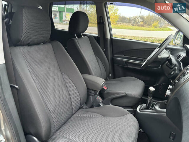 Серый Хендай Туксон, объемом двигателя 1.98 л и пробегом 77 тыс. км за 10500 $, фото 20 на Automoto.ua