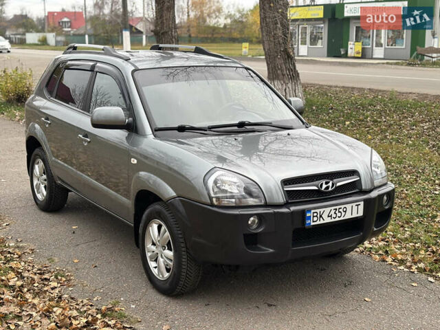 Серый Хендай Туксон, объемом двигателя 1.98 л и пробегом 77 тыс. км за 10500 $, фото 6 на Automoto.ua