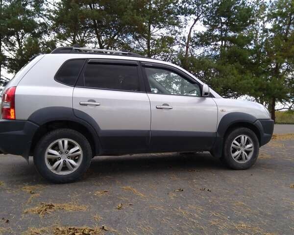 Хендай Туксон 2012 у Львові на Automoto.ua Сірий Хендай Туксон, об'ємом двигуна 2 л та пробігом 155 тис. км за 9000 $, фото 18 на Automoto.ua