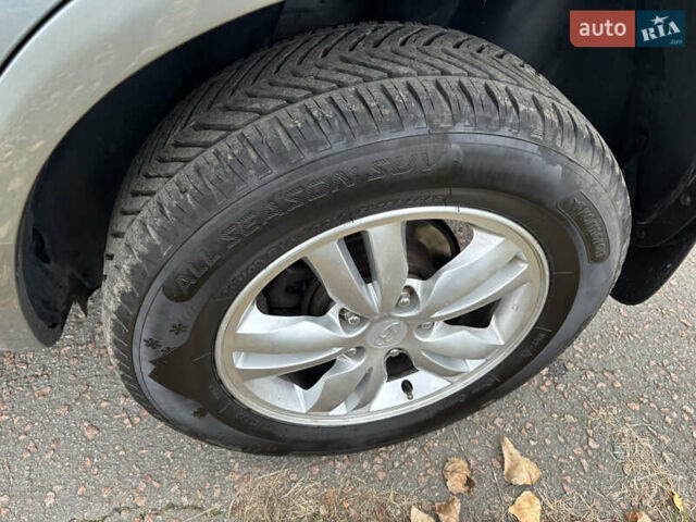 Серый Хендай Туксон, объемом двигателя 1.98 л и пробегом 77 тыс. км за 10500 $, фото 30 на Automoto.ua
