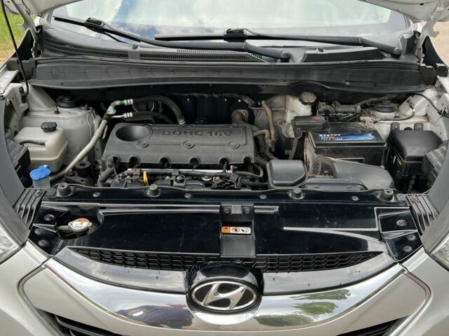 Серый Хендай Туксон, объемом двигателя 2.4 л и пробегом 164 тыс. км за 12500 $, фото 17 на Automoto.ua