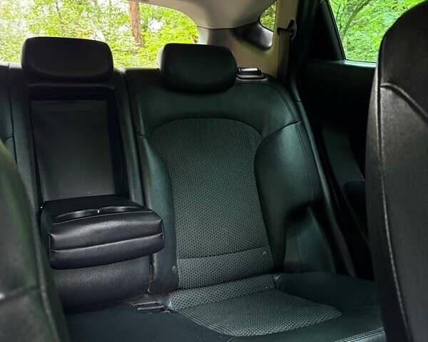 Сірий Хендай Туксон, об'ємом двигуна 1.7 л та пробігом 279 тис. км за 11400 $, фото 5 на Automoto.ua