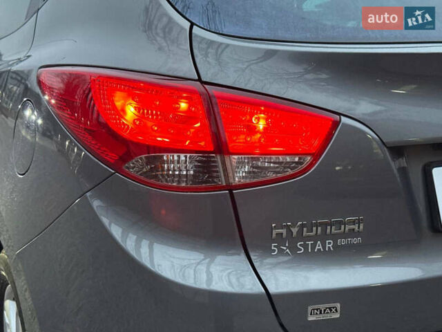 Сірий Хендай Туксон, об'ємом двигуна 1.69 л та пробігом 282 тис. км за 12000 $, фото 10 на Automoto.ua