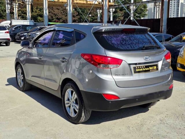 Сірий Хендай Туксон, об'ємом двигуна 2 л та пробігом 156 тис. км за 2500 $, фото 2 на Automoto.ua