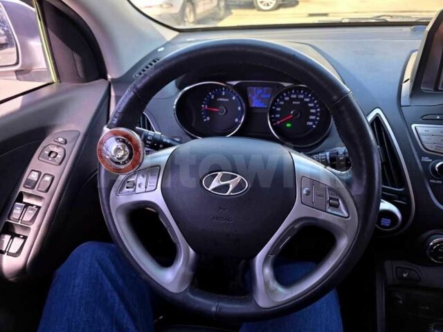 Сірий Хендай Туксон, об'ємом двигуна 2 л та пробігом 156 тис. км за 2500 $, фото 9 на Automoto.ua