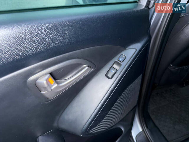 Сірий Хендай Туксон, об'ємом двигуна 1.69 л та пробігом 282 тис. км за 12000 $, фото 37 на Automoto.ua