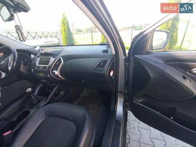 Сірий Хендай Туксон, об'ємом двигуна 1.7 л та пробігом 279 тис. км за 11400 $, фото 11 на Automoto.ua