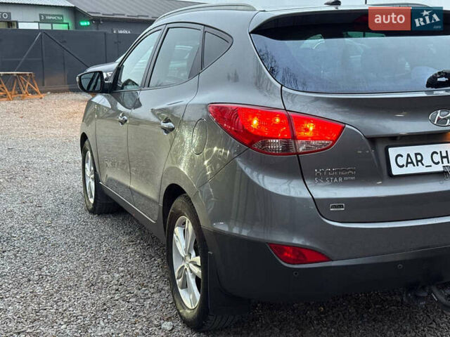 Сірий Хендай Туксон, об'ємом двигуна 1.69 л та пробігом 282 тис. км за 12000 $, фото 8 на Automoto.ua