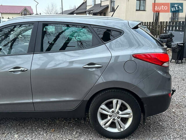 Сірий Хендай Туксон, об'ємом двигуна 1.69 л та пробігом 282 тис. км за 12000 $, фото 7 на Automoto.ua