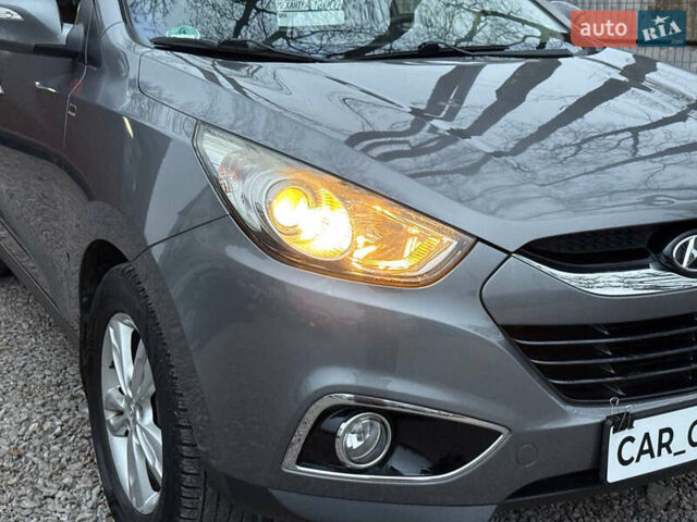 Сірий Хендай Туксон, об'ємом двигуна 1.69 л та пробігом 282 тис. км за 12000 $, фото 22 на Automoto.ua