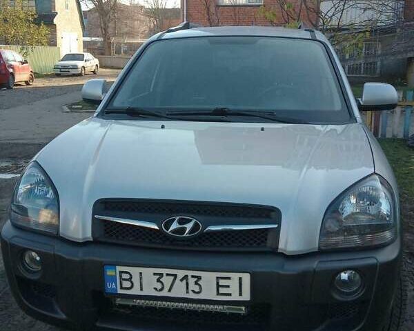 Серый Хендай Туксон, объемом двигателя 2 л и пробегом 82 тыс. км за 11500 $, фото 1 на Automoto.ua