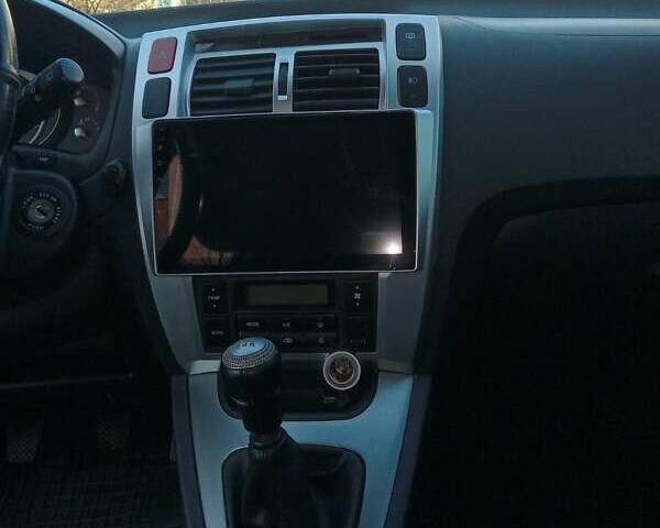 Серый Хендай Туксон, объемом двигателя 2 л и пробегом 82 тыс. км за 11500 $, фото 4 на Automoto.ua