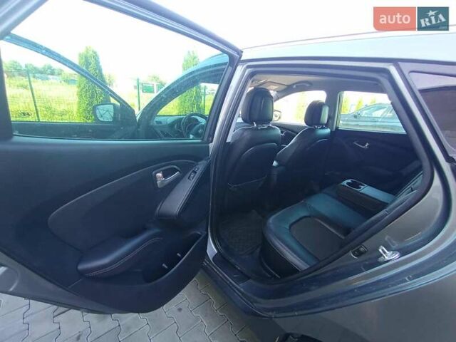 Сірий Хендай Туксон, об'ємом двигуна 1.7 л та пробігом 279 тис. км за 11400 $, фото 14 на Automoto.ua