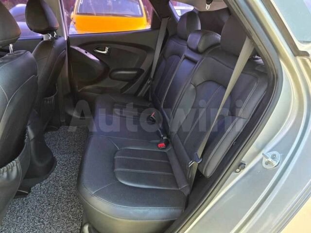 Сірий Хендай Туксон, об'ємом двигуна 2 л та пробігом 156 тис. км за 2500 $, фото 4 на Automoto.ua